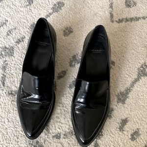 Vagabond / barely worn / size 8 / heeled Oxford style loafer